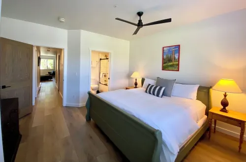 Modern Mountain Retreat - Ski-in-Out - Heated Pool and Hot Tub