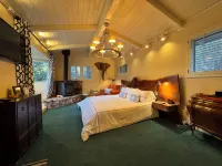 Experience Lake Gregory charm steps away! Four bedroom Crestline cottage awaits.