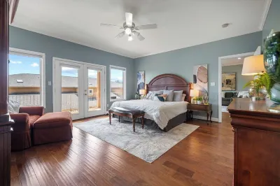 Central 137 on Lake Hamilton - close to Oaklawn and downtown!