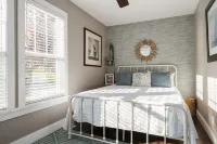 The Little Haven: Charming 2 bedroom beach cottage in South Haven!