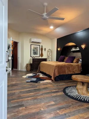 Artist Hideaway ~ Unique and Artistically designed studio  on 1 acre Hotels near Butterbean Beach