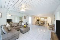 Seven Mile Beach - Great Location at Sunset Cove
