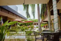Hermosas piscinas, solo a 5 minutos del mar y salida directa a centro comercial. Hotels in 