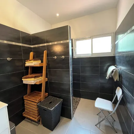 Superb 3-room apartment with view of the sea, mountains & vineyards
