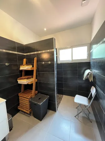 Superb 3-room apartment with view of the sea, mountains & vineyards Отели рядом с достопримечательностью «Port de plaisance Mare È Stagnu - Portu di turismu Mare È Stagnu»