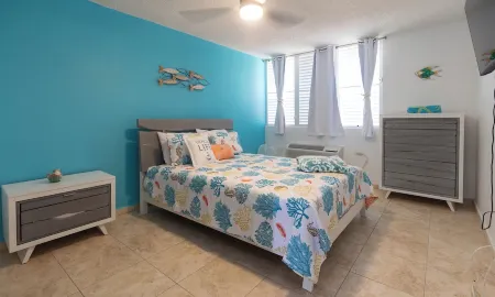 Coqui Beach Home, Paseo del Faro Combate Отели в г. Бокерон