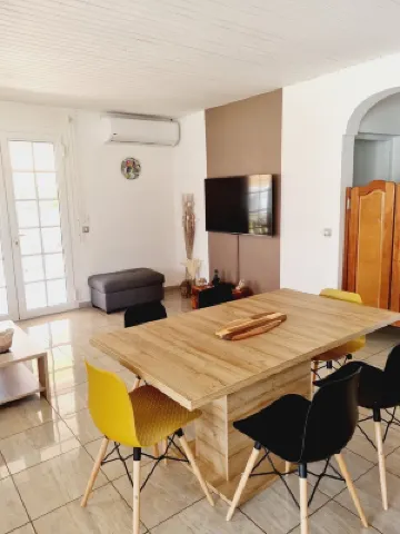 Maison de Vacances Villa Ladesiree 10 min de Port Louis Hotels in Port-Louis