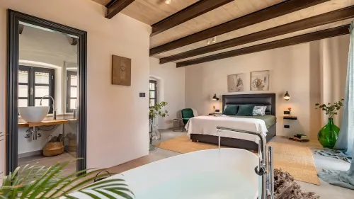 Villa Elena - Four Bedroom Villa with Pool