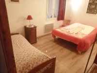 GITE sleeps 5, accessible from the side of the house. Free WIFI