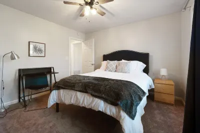 2-BD Flat 10 Minutes from Dt Greenville