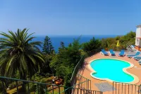 Luxury villa by the sea with private pool, terrace and sea view - Villas