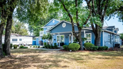 Mega House: 7 bed 3 bath! King & Queen beds!