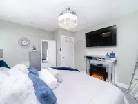 Melrose Pet-Friendly 3BR. Feel like royalty Hotels in Vista