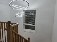 Beautiful three bedroom house in Pickering Hotels in Пікерінг