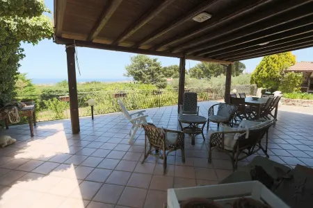 Villa Noemi seaview and beautiful garden... Unforgettable holiday! Отели в г. Кастелламмаре-дель-Гольфо