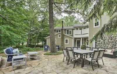 Sprawling Retreat W/Private Beach Access