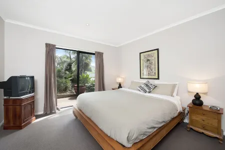 Harbour Views - Stunning Sea and Otway Ranges Views Отели рядом с достопримечательностью «Apollo Bay Camp Grounds»