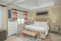 Townhouse Villa w/staff, gated community, gym, pool, beach access Hotels near Reading Beach