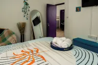 Purple Cottage, Hidden Gem near Hummingbird Beach