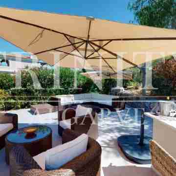 Town House, 5 bedroom, WIFI, UK TV. Others