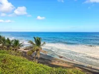 Elegant Ocean-Front Apartment, PRIVATE Jacuzzi,BBQ