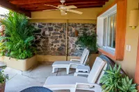 Luxury And Peaceful Little Condo With Direct Access To The Beach