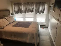 Charming, newly updated 2 Bedroom Cottage, Pet Friendly