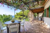 Beautiful, very private finca with astonishing sea views. 索列爾住宿飯店