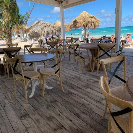 Beachfront Oversized 1 Bedroom Condo, Playa Turquesa