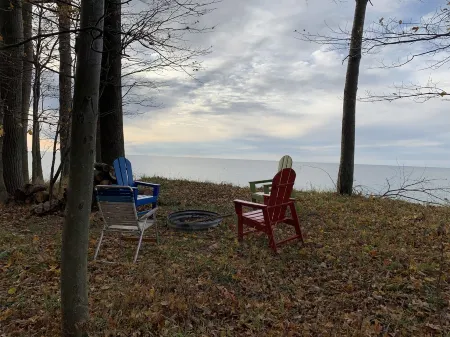 “Red Cottage” Manistee Lake Michigan Beach house w/new stairs to private beach