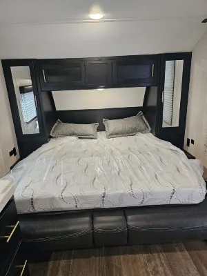 Serene lakeside environment 러셀 카운티 호텔