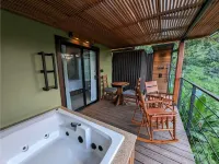 Large Arenal Retreat – 3 Cabins + 1 Villa w/ Pool & 4 Hot Tubs, Sleeps 10