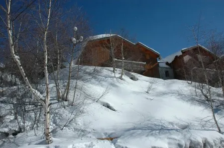 Individual Chalet with Jacuzzi offering Stunning Views Отели в г. Ле До Альпы