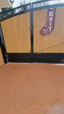 The Guesthouse Fire pit. Отели в г. Олбани