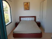 Beautiful, comfortable villa with swimming pool and superb views. Hotels in Mirties