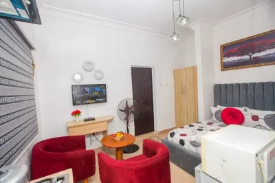 Aji 1 BED Studio Flat (Ijegun, Lagos) Hotel in zona Lagos State University