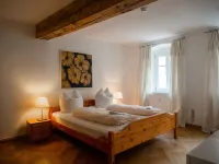 Baroque apartment Walhalla 1 -downtown location-