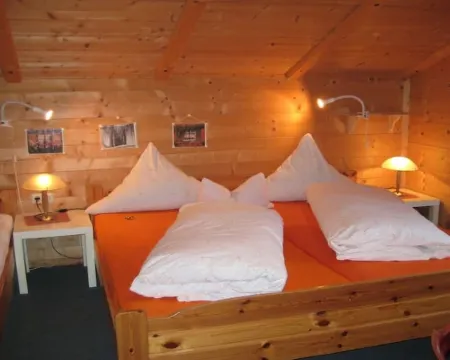 Small apartment 2-4 pers, wooden log cabin, cozy, quiet, sunny, close to the center Hotels in Kleinarl