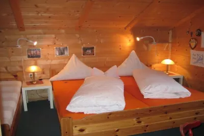 Small apartment 2-4 pers, wooden log cabin, cozy, quiet, sunny, close to the center Hotels near Jägersee