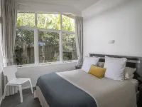 Whale Bay Surf House + Spa - Absolute Waterfront Hotels in Raglan