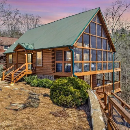 Stunning Mountain View Cabin w/Hot Tub & Game Room in Townsend