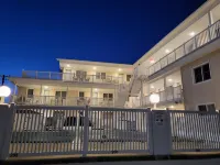 NORTH WILDWOOD - 1 BR - 1 Block to BEACH - Heated POOL