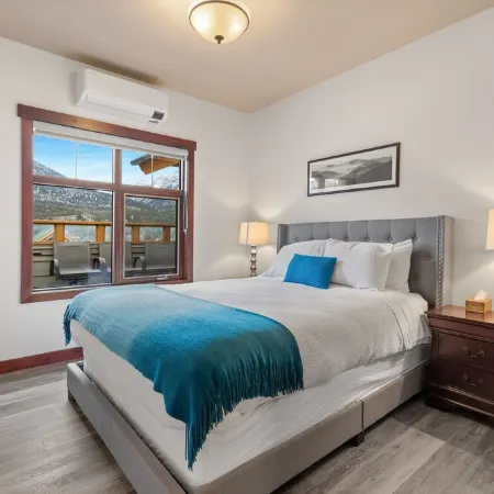 Penthouse Corner Unit with stunning Mountain View’s