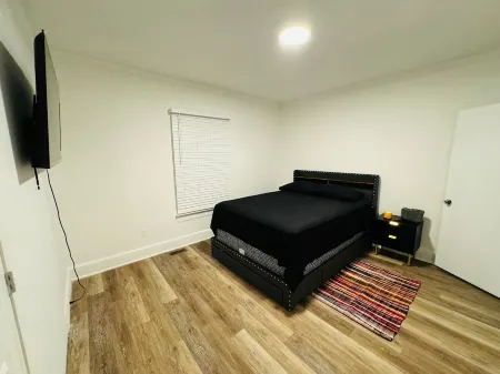 Cozy 3-bedroom house in fabulous Decatur , AC, WiFi