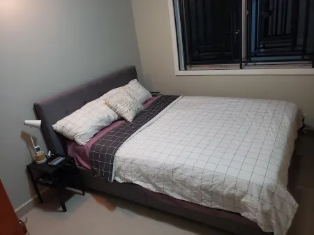 Cozy apartment minutes away from downtown, hiking trails, and beach attractions. Отели рядом с достопримечательностью «Ламли-Бич-роуд»