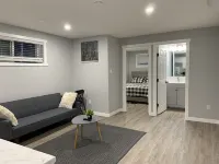 Guest Home in Regina -- Feels like Home 리자이나 호텔