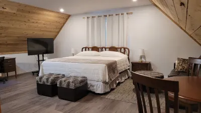 The Riverside Inn - a welcoming, peaceful retreat on the water. Hotel a 