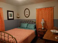Yeshua's Guest House Hotels near Sage Gallery