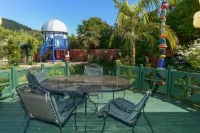 THE CHALET &  Teacastle cottage, Unique private artist cottage in organic garden Hotel a Waimarama