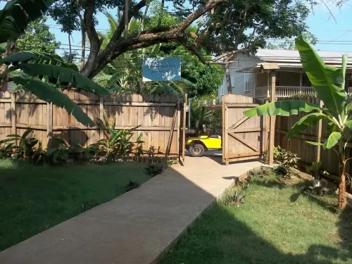 Main Floor at The Gardens! Hotels in Utila